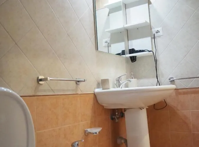 Le Omeriche Dimore Di *