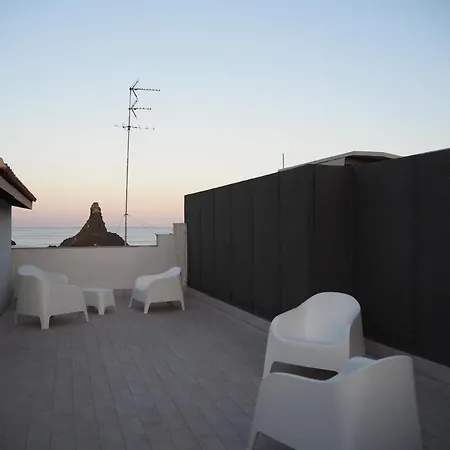 Le Omeriche Dimore Di Acitrezza * أكيتْريتْسا
